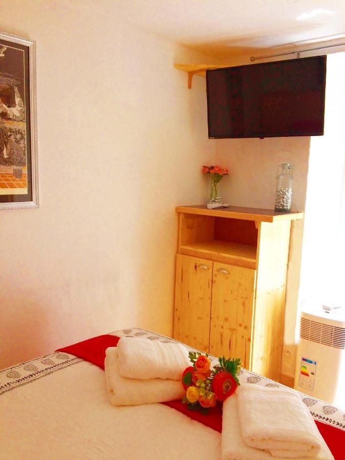 Franreal, 4 Appartements Sarlat-la-Caneda Exterior photo