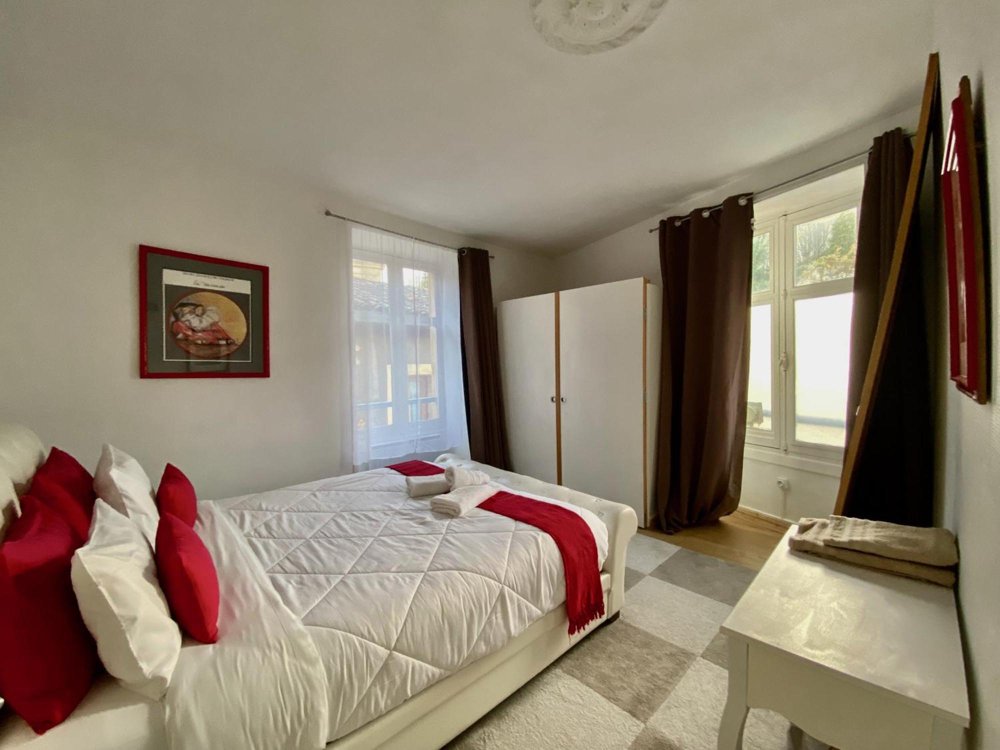Franreal, 4 Appartements Sarlat-la-Caneda Exterior photo